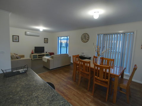 DBJ Holiday Units - Palm Beach Accommodation 3
