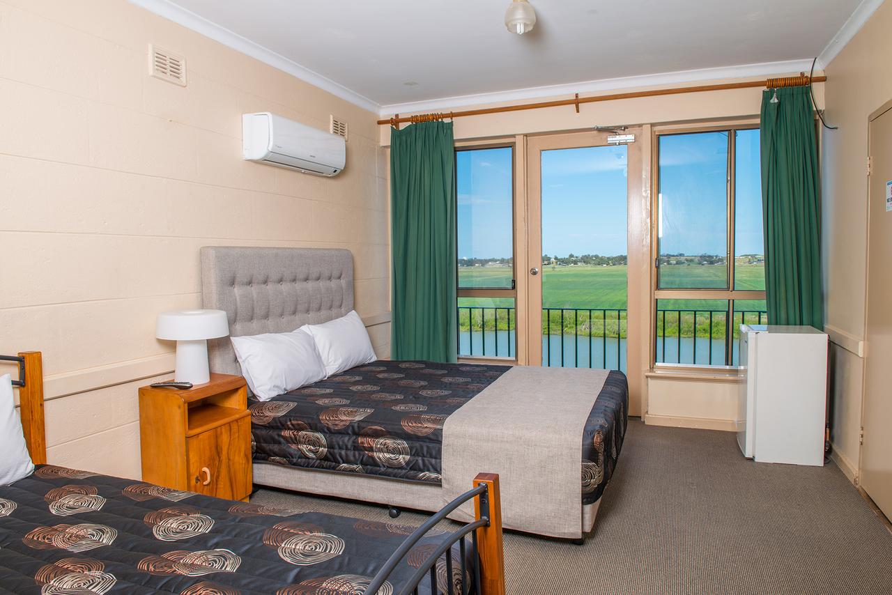 Tailem Bend SA Palm Beach Accommodation