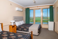 Book Tailem Bend Accommodation Vacations Palm Beach Accommodation Palm Beach Accommodation