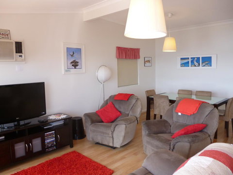 Seascape - Palm Beach Accommodation 7