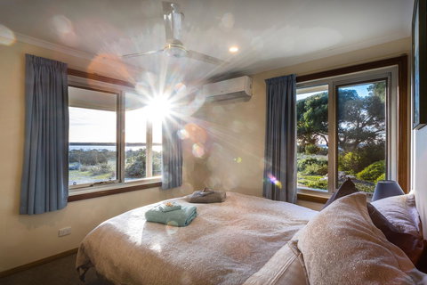 Southern Ocean Lookout - Palm Beach Accommodation 4