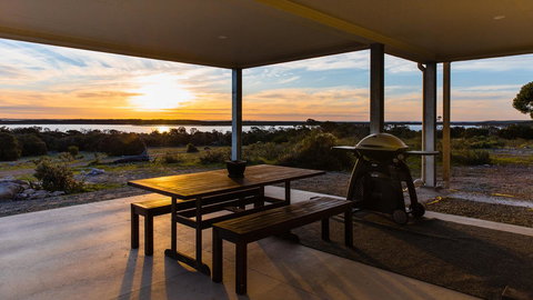 Southern Ocean Lookout - Palm Beach Accommodation 12