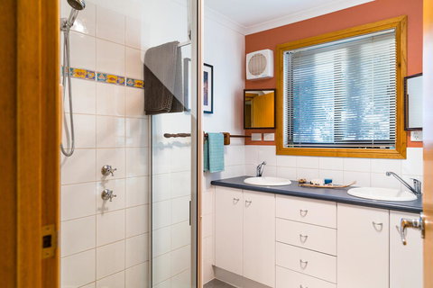 Southern Ocean Lookout - Palm Beach Accommodation 10