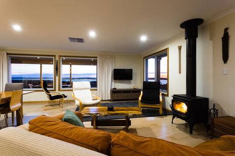 Southern Ocean Lookout - Palm Beach Accommodation 7