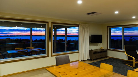 Southern Ocean Lookout - Palm Beach Accommodation 14