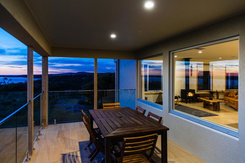 Southern Ocean Lookout - Palm Beach Accommodation 13