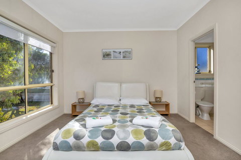 The Lighthouse - Port Willunga - C21 SouthCoast Holidays - Palm Beach Accommodation 3