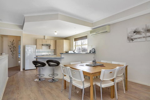 The Lighthouse - Port Willunga - C21 SouthCoast Holidays - Palm Beach Accommodation 5