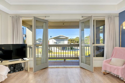The Lighthouse - Port Willunga - C21 SouthCoast Holidays - Palm Beach Accommodation 2