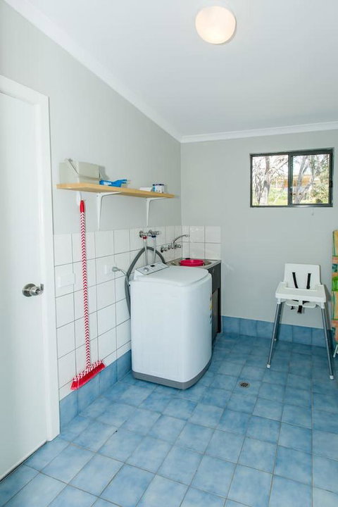 Desert Pea - Palm Beach Accommodation 12