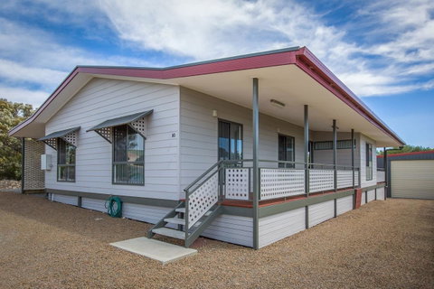 Desert Pea - Palm Beach Accommodation 0