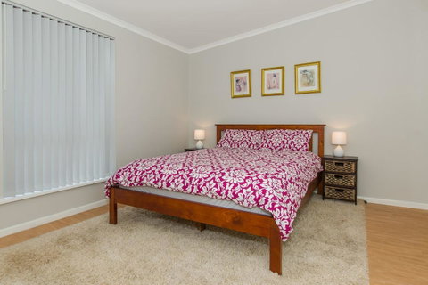 Desert Pea - Palm Beach Accommodation 8