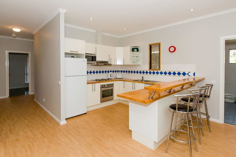 Desert Pea - Palm Beach Accommodation 7