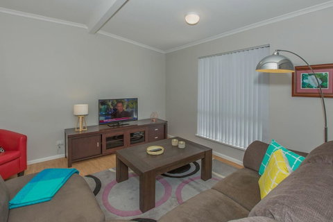 Desert Pea - Palm Beach Accommodation 3