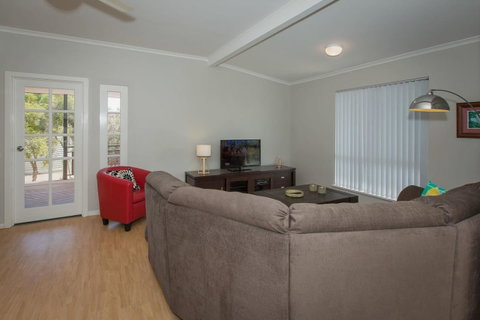 Desert Pea - Palm Beach Accommodation 4