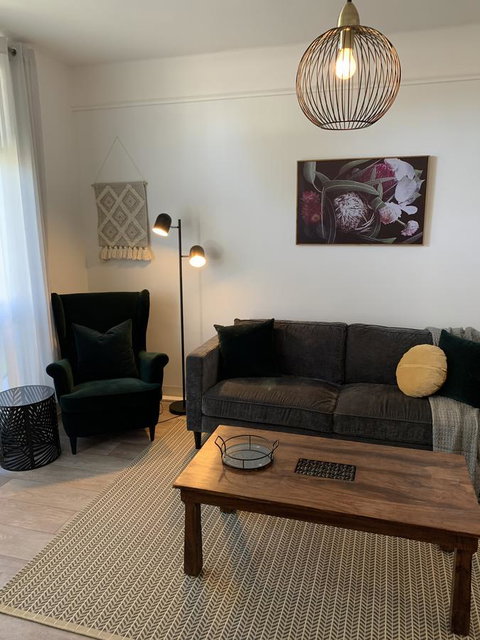 Sunshine Four - Palm Beach Accommodation 9