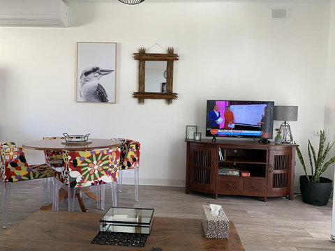 Sunshine Four - Palm Beach Accommodation 4