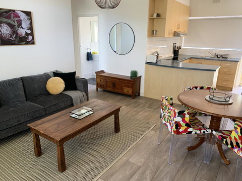 Sunshine Four - Palm Beach Accommodation 0