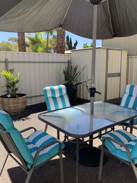 Sunshine Four - Palm Beach Accommodation 43