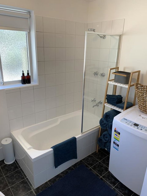 Sunshine Four - Palm Beach Accommodation 37