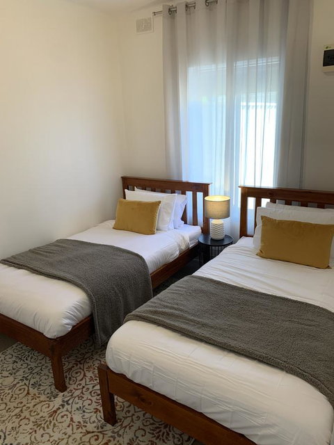 Sunshine Four - Palm Beach Accommodation 34