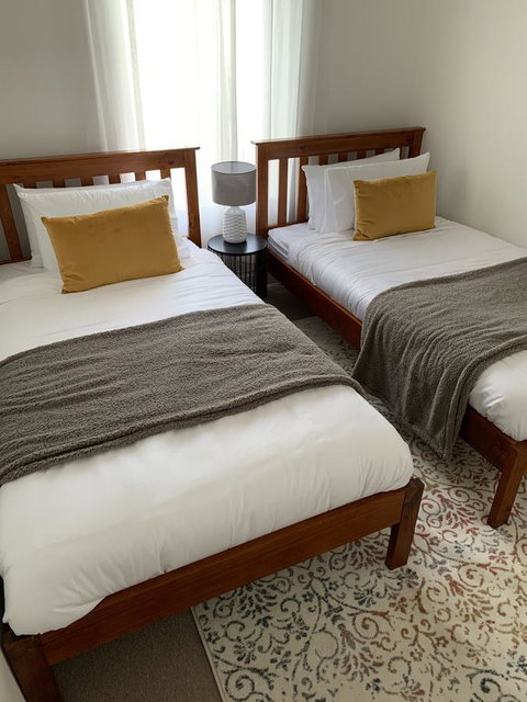 Sunshine Four - Palm Beach Accommodation 36