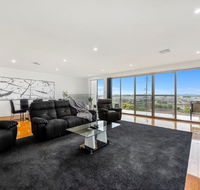 BENGALEE EXECUTIVE TOWNHOUSE- MODERN  STYLISH - Palm Beach Accommodation