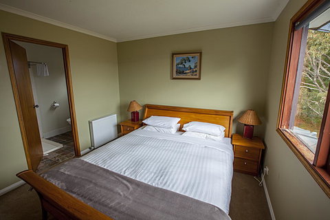 Eagles Range - Palm Beach Accommodation 9