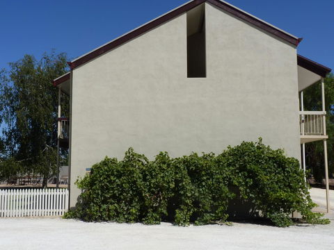 Coonawarra Motor Lodge - Palm Beach Accommodation 8