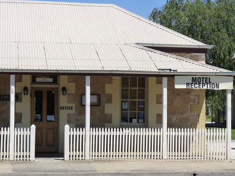 Coonawarra Motor Lodge - Palm Beach Accommodation 5