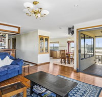 Rocks Retreat House with Sea Views - Palm Beach Accommodation