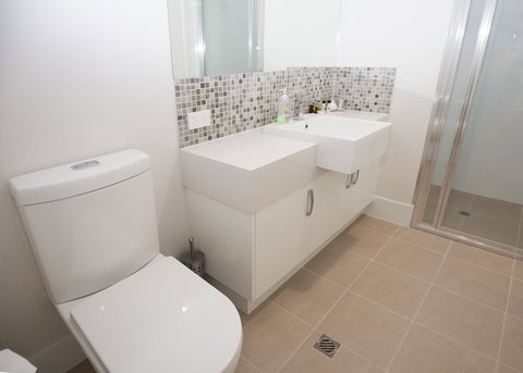 Yaran Suites - Palm Beach Accommodation 5