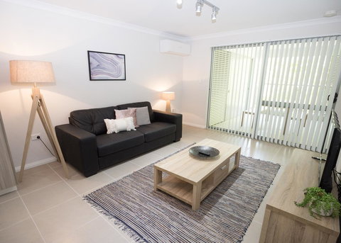 Yaran Suites - Palm Beach Accommodation 14