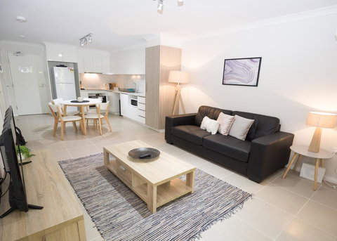 Yaran Suites - Palm Beach Accommodation 13