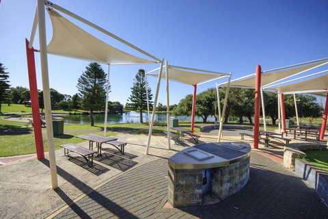 Yaran Suites - Palm Beach Accommodation 3