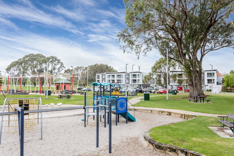 Yaran Suites - Palm Beach Accommodation 2