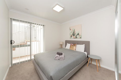 Yaran Suites - Palm Beach Accommodation 24