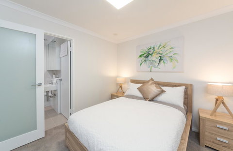 Yaran Suites - Palm Beach Accommodation 17