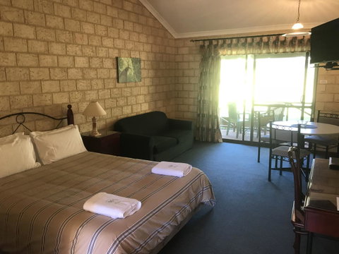 Karri Forest Motel - Palm Beach Accommodation 23