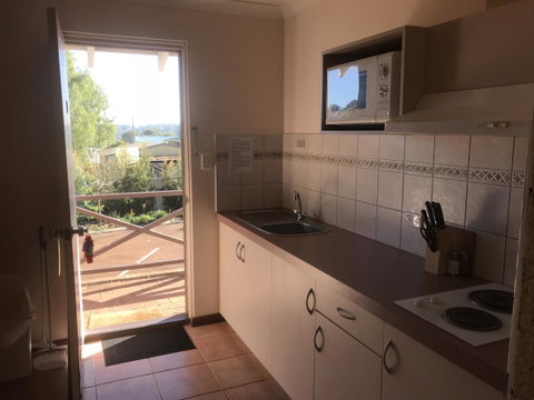 Karri Forest Motel - Palm Beach Accommodation 21