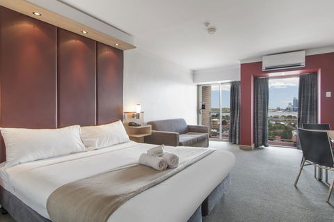 Metro Hotel Perth - Palm Beach Accommodation 0