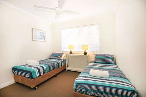 Calming Waters - Pet Friendly - Community Pool - Palm Beach Accommodation 18