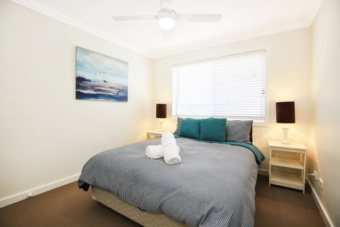 Calming Waters - Pet Friendly - Community Pool - Palm Beach Accommodation 17
