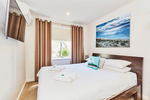 Cape View Beach Resort - Palm Beach Accommodation 2