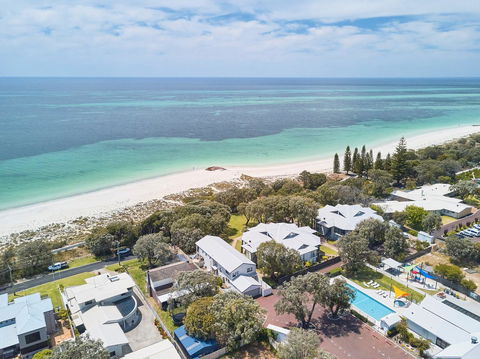 Cape View Beach Resort - Palm Beach Accommodation 0