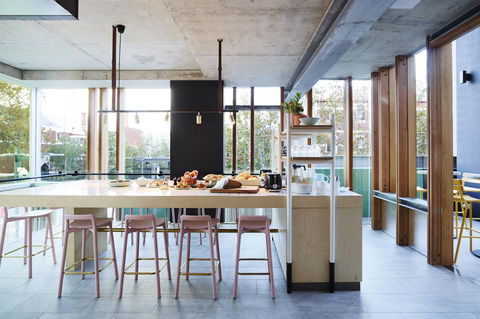 Alex Hotel - Palm Beach Accommodation 4