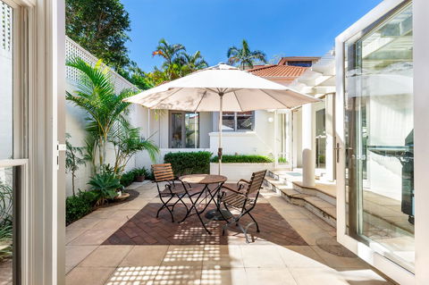 Kensington Self-Contained Modern House (89BROM) - Palm Beach Accommodation 3