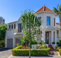 Kensington Self-Contained Modern House 89BROM - Palm Beach Accommodation