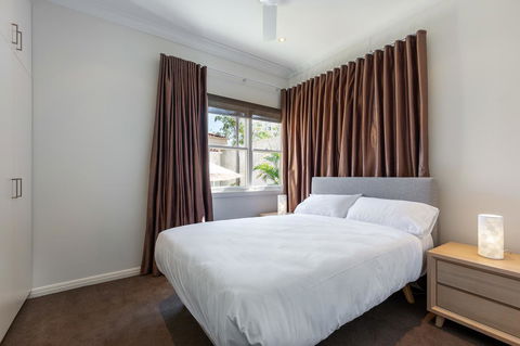 Kensington Self-Contained Modern House (89BROM) - Palm Beach Accommodation 20