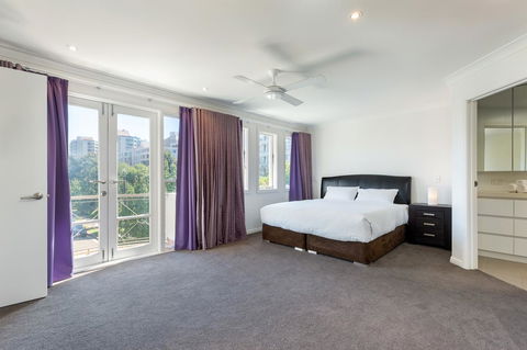 Kensington Self-Contained Modern House (89BROM) - Palm Beach Accommodation 1
